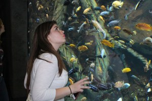 Esther lookin at fishies